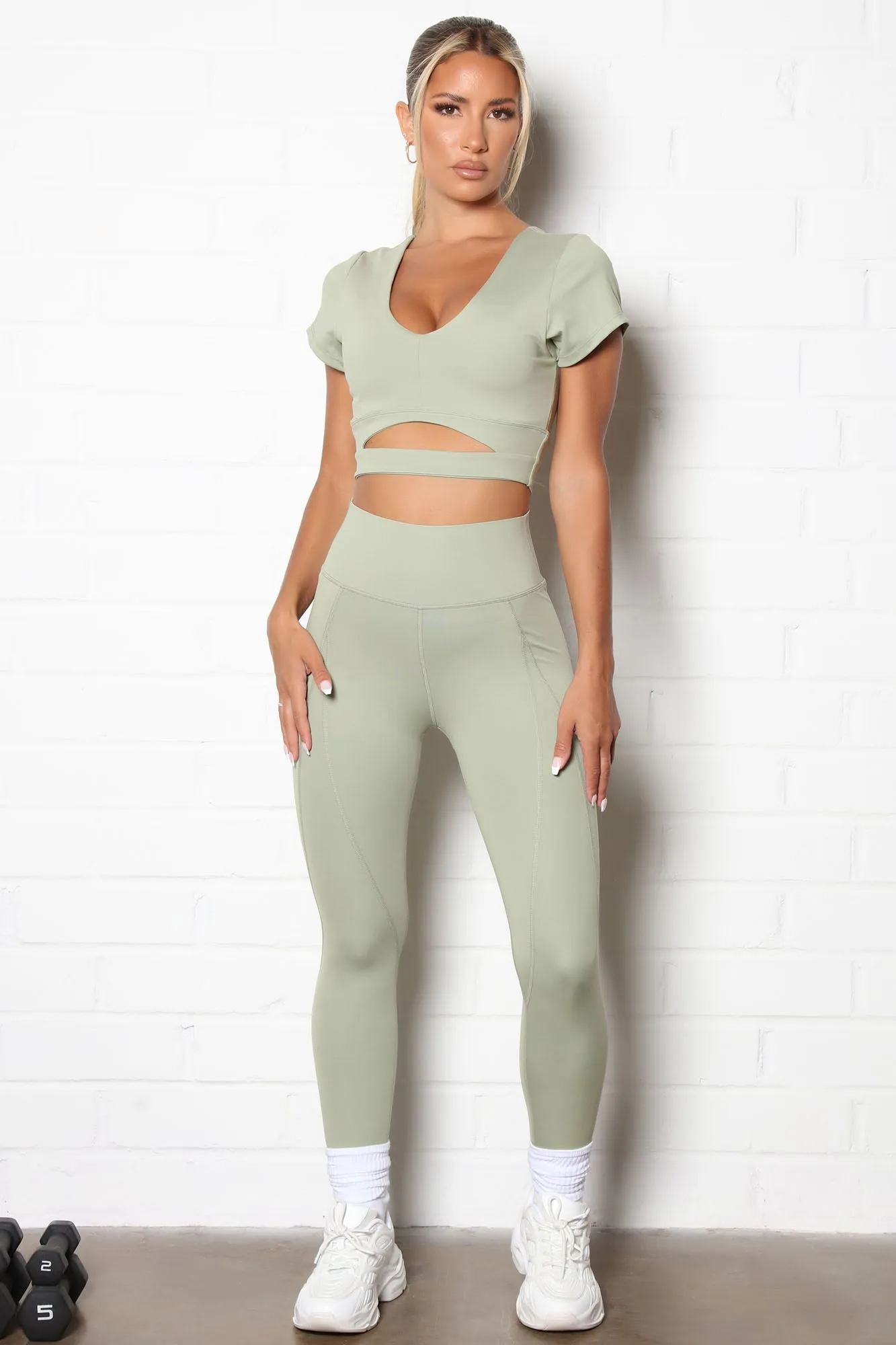 A Winner Active Compression Crop Top - Herb