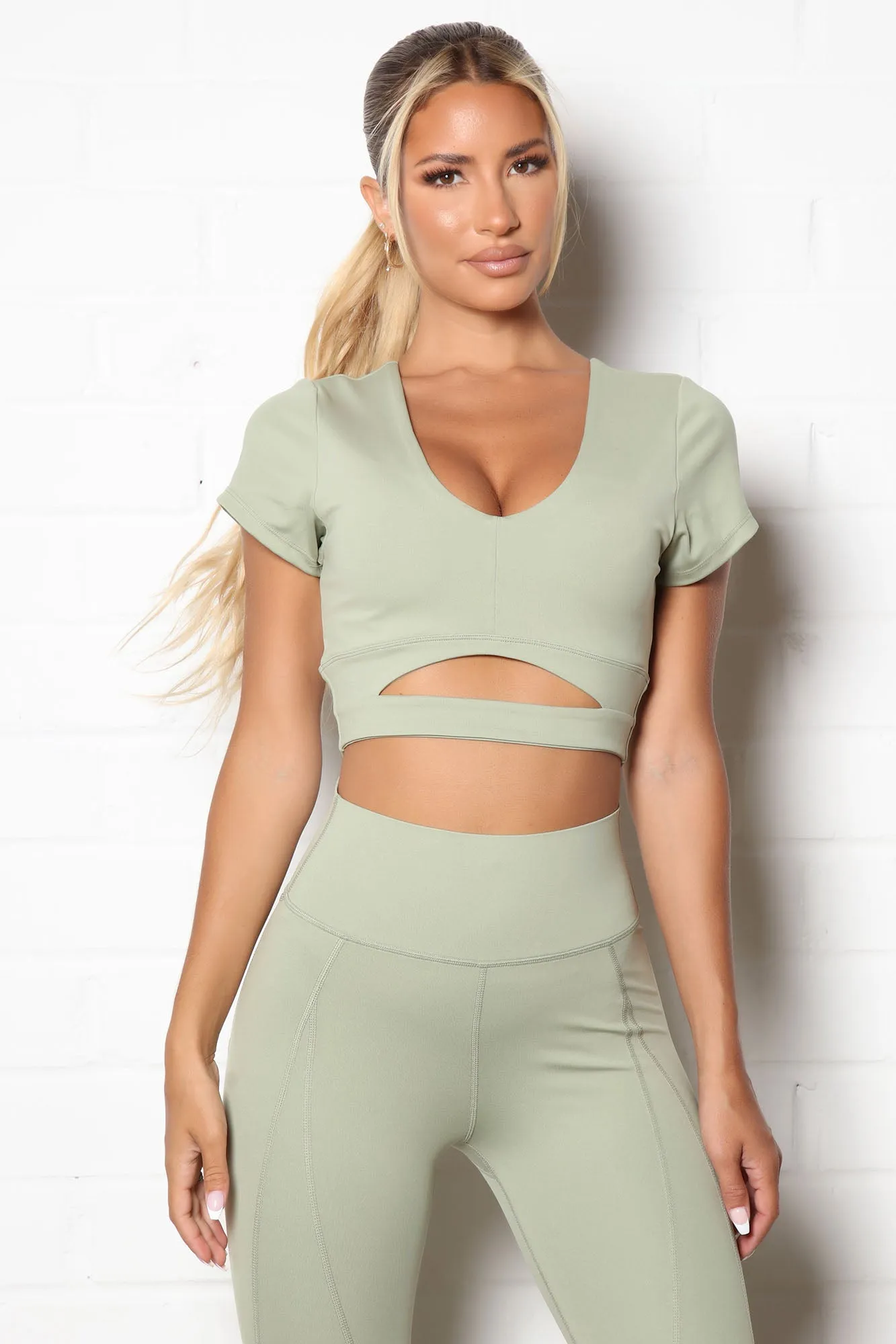 A Winner Active Compression Crop Top - Herb