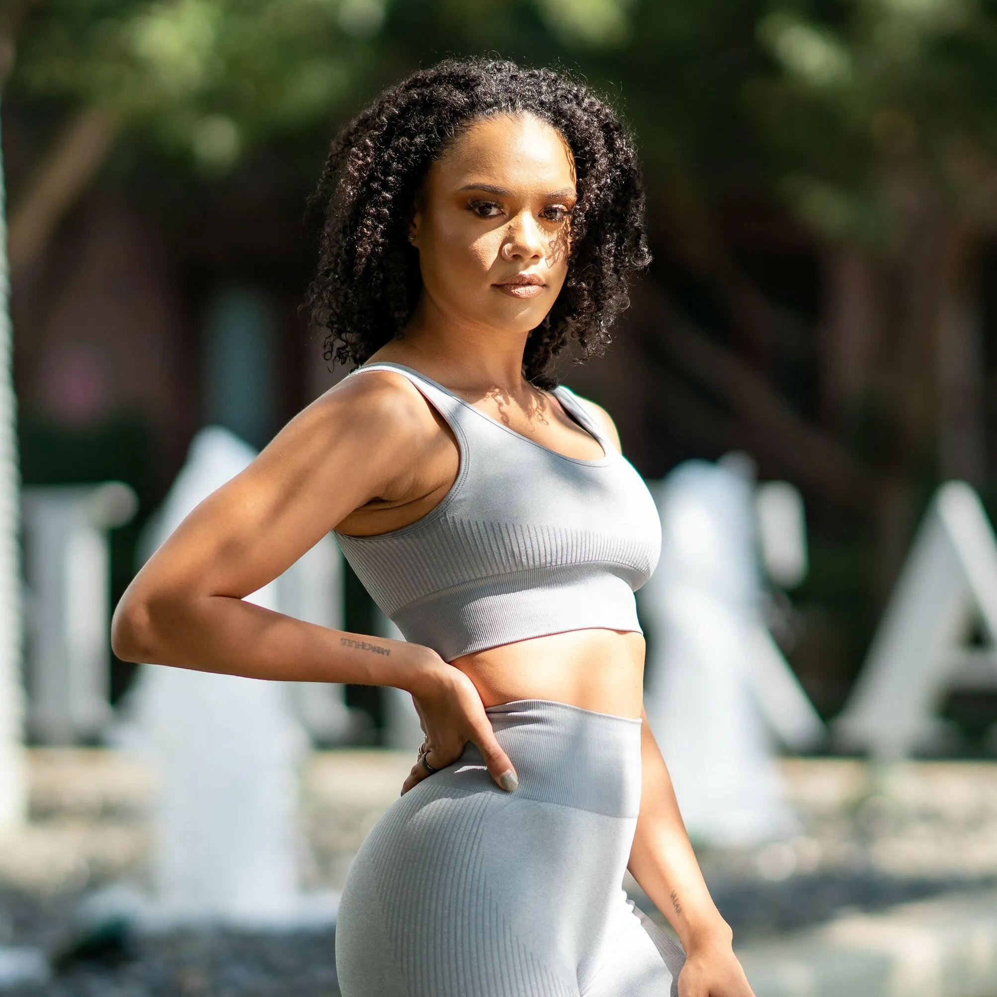 Elevate Seamless Sports Bra (Gray)