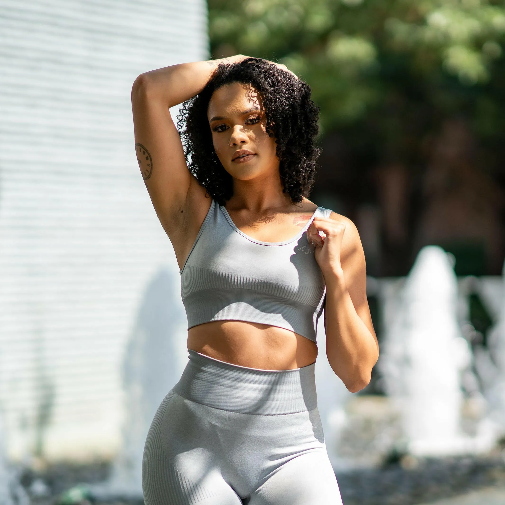 Elevate Seamless Sports Bra (Gray)